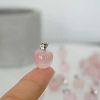 Gemmy Star Rose Quartz mini Apple pendant