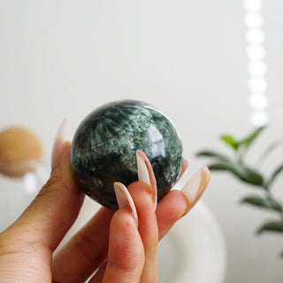 Seraphenite sphere ( 45.5 mm )